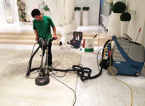 云南藍(lán)軒清潔告訴你地毯的日常清潔和保養(yǎng)方法1